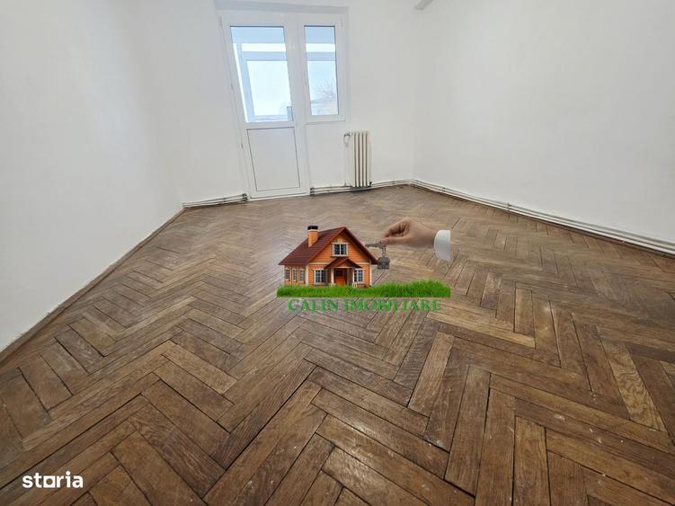Apartament cu 4 camere decomandat în Galata