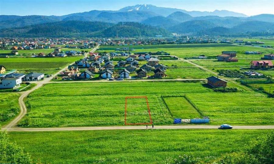 Teren Construcții intravilan de 700 mp, în Cristian