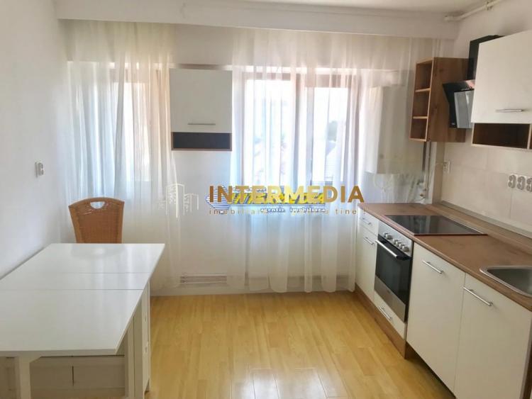 Apartament cu 2 camere decomandat, mobilat în Central