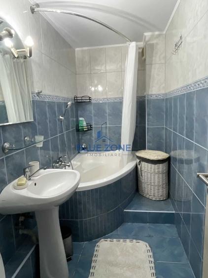 Apartament cu 3 camere decomandat în Sebastian