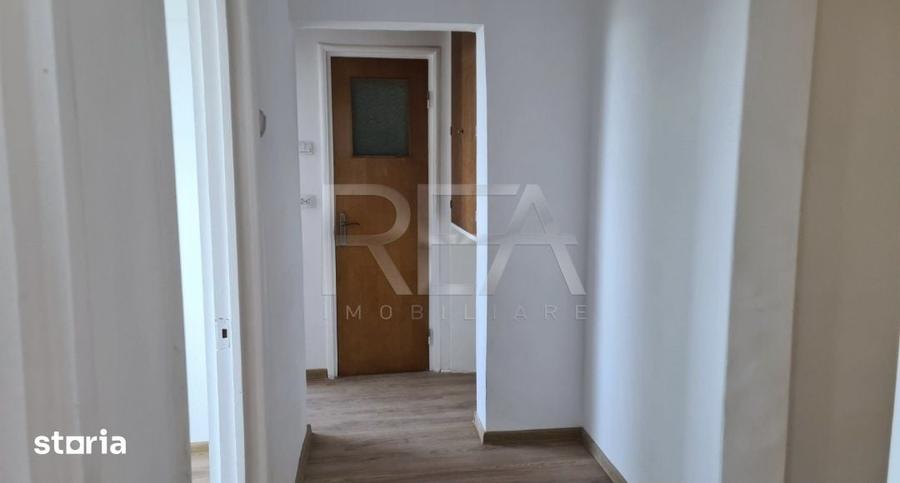 Apartament cu 3 camere decomandat în Drumul Taberei