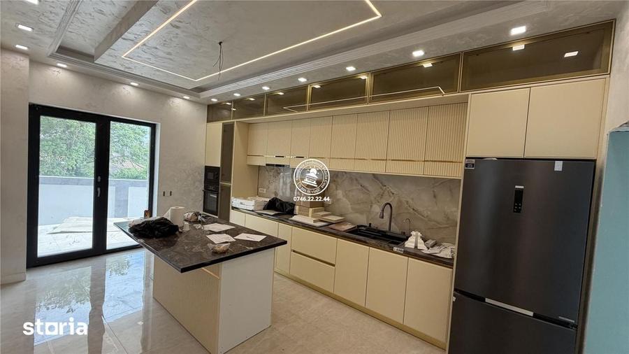 Casă cu 6 camere cu Teren 750 Mp în Aroneanu