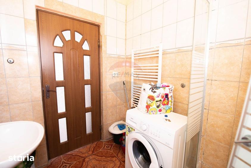Casă cu 7 camere cu Teren 466 Mp în Central