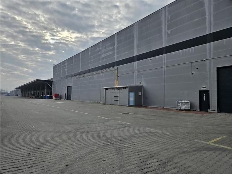 Spațiu industrial, de 900 mp, în Est