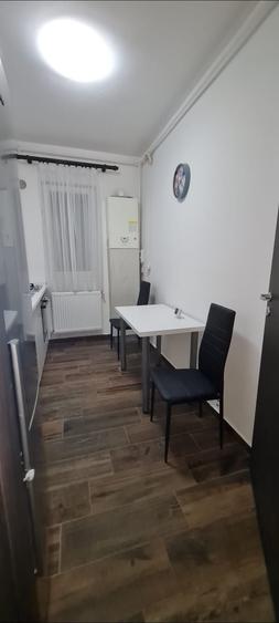 Garsonieră decomandată în Roșu