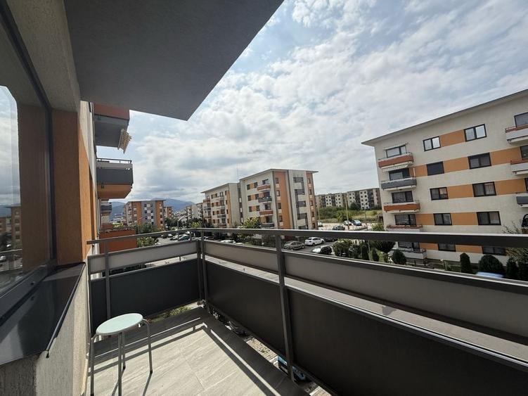 Apartament cu 2 camere decomandat în Tractorul