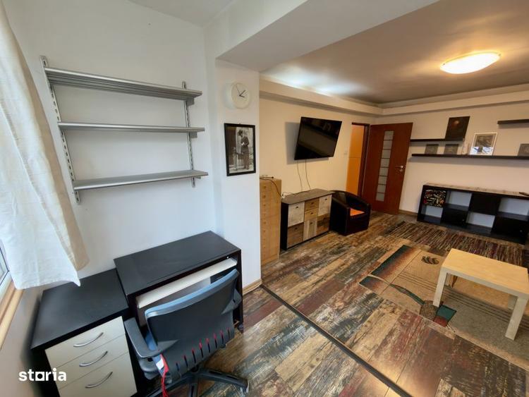Apartament cu 3 camere semidecomandat, mobilat în Ștefan cel Mare