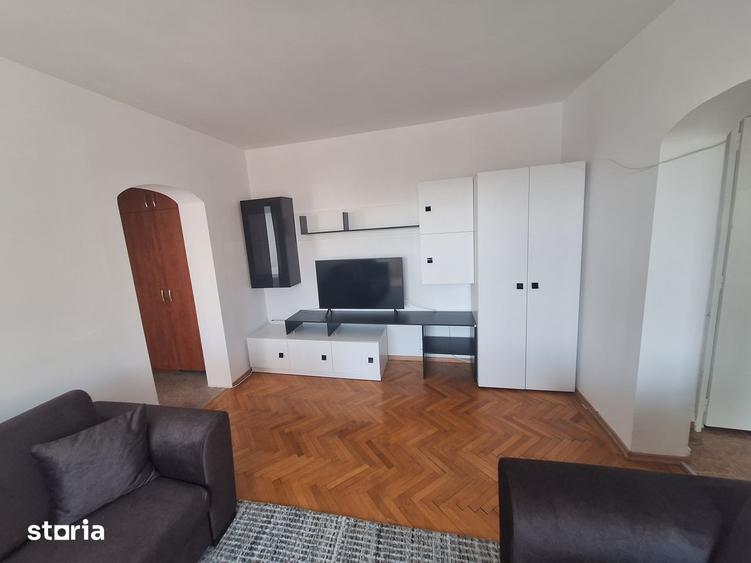 Apartament cu 3 camere în Badea Cârțan