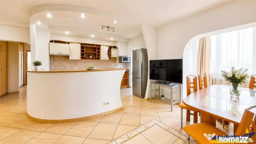 Apartament cu 3 camere decomandat în 13 Decembrie