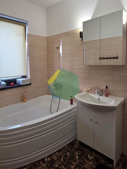 Duplex cu 3 camere cu Canalizare în Sud-Est