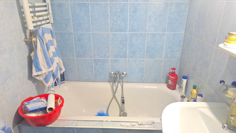 Apartament cu 3 camere semidecomandat în Dacia