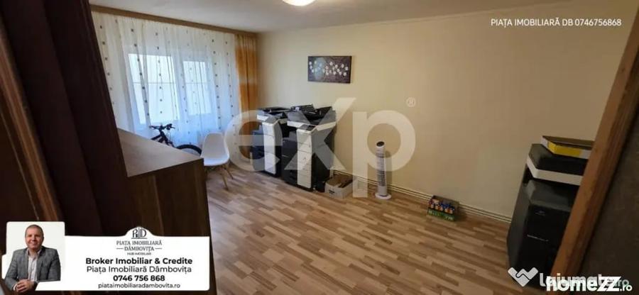 Apartament cu 4 camere decomandat, mobilat în Central