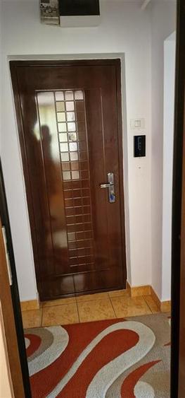 Apartament cu 3 camere decomandat, mobilat în Mircea cel Bătrân