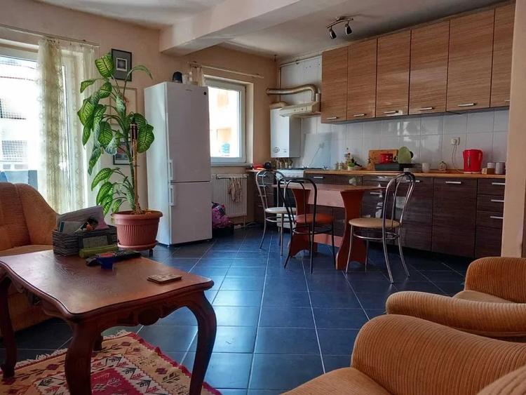 Apartament cu 2 camere semidecomandat, mobilat în Florești — fotografia 1