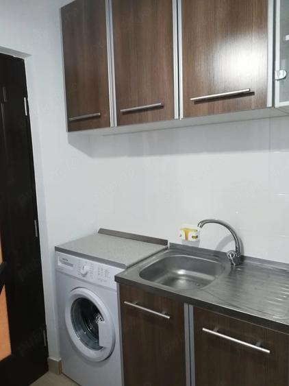 Garsonieră decomandată în Precista