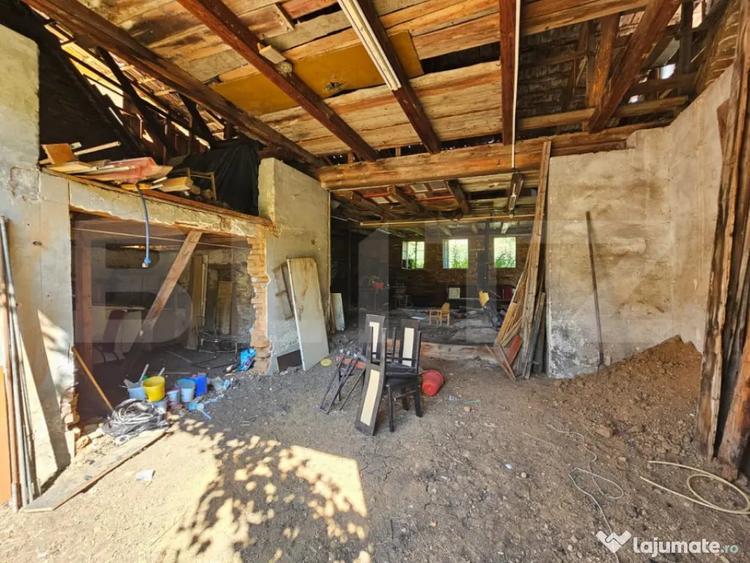 Casă cu 5 camere cu Teren 1249 Mp în Laz (Săsciori)