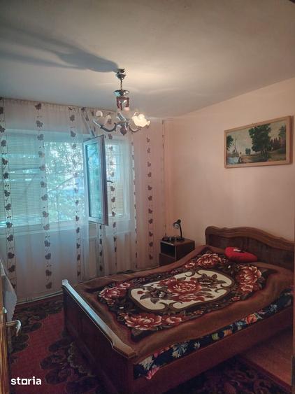 Apartament cu 3 camere decomandat în Cornișa
