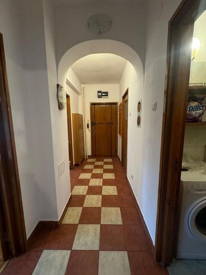 Apartament cu 3 camere decomandat în Victoriei