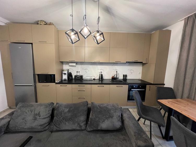 Apartament cu 3 camere semidecomandat, mobilat în Florești — fotografia 1
