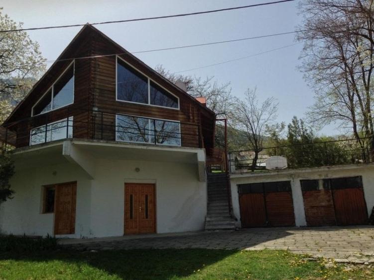 Casă individuală cu 6 camere cu Teren 1620 Mp în Predeluț