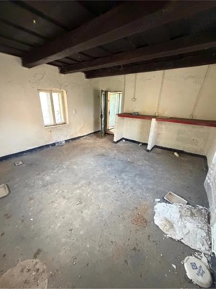 Casă cu 2 camere cu Teren 2100 Mp în Zam