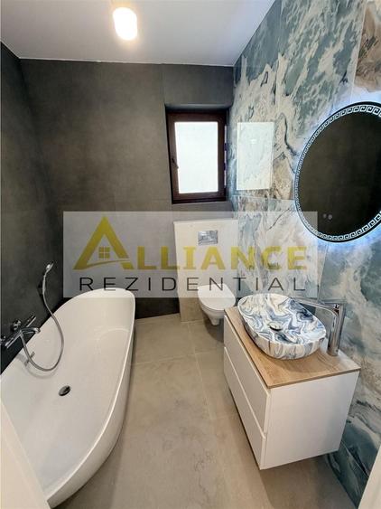 Casă individuală  5 camere 3 băi - 13