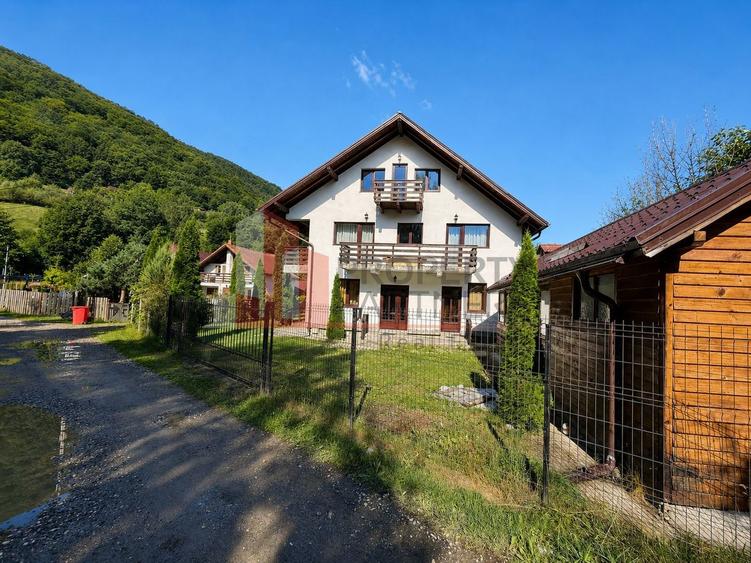 Casă individuală cu 7 camere cu Canalizare în Bran