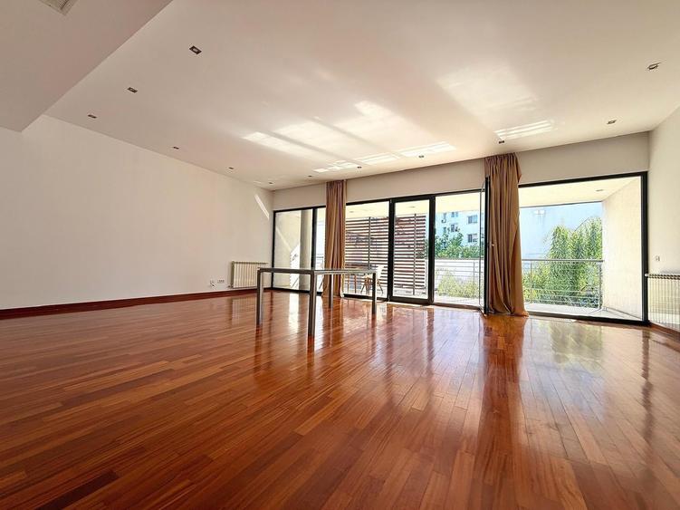 Apartament cu 4 camere decomandat în Dorobanți