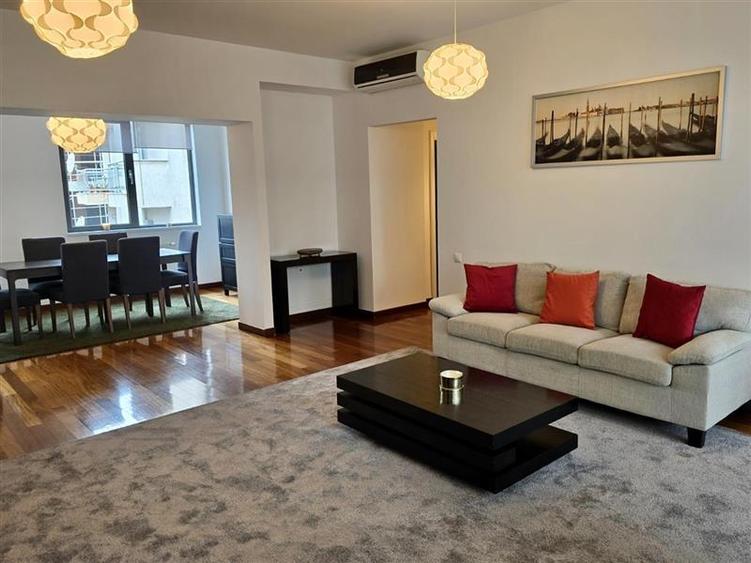 Apartament cu 5 camere decomandat, mobilat în Herăstrău