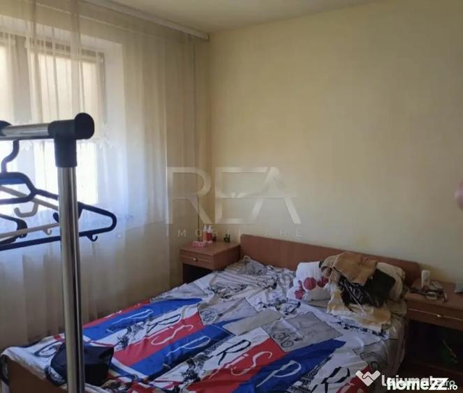 Apartament cu 4 camere semidecomandat în Crângași