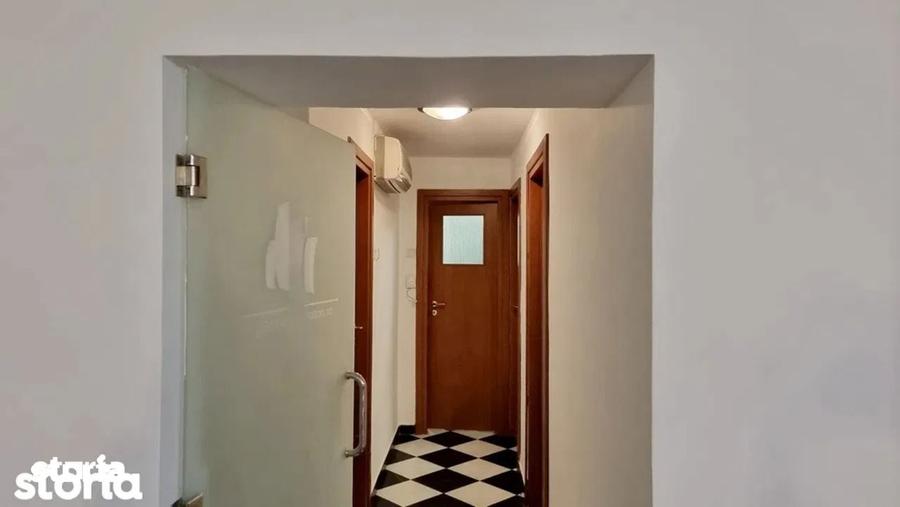 Apartament cu 3 camere în Centrul Civic