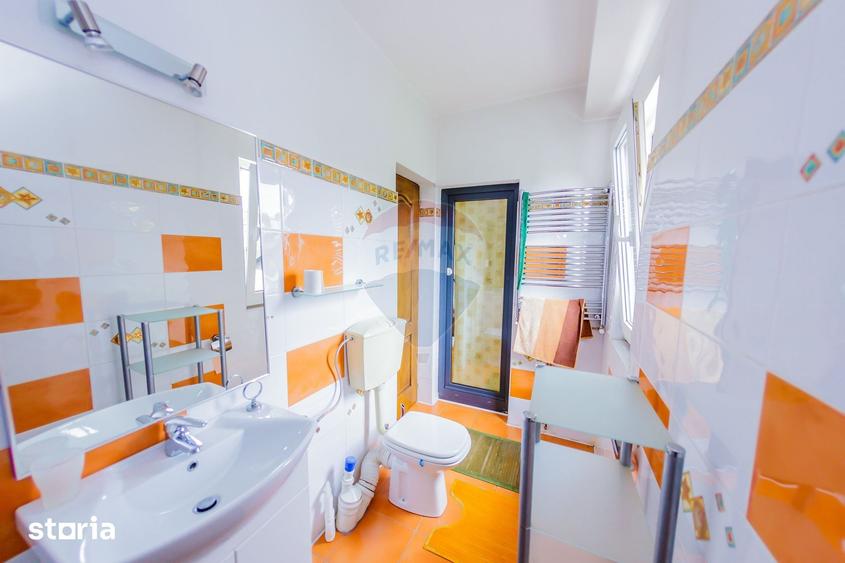 Casă cu 5 camere cu Teren 660 Mp în Central