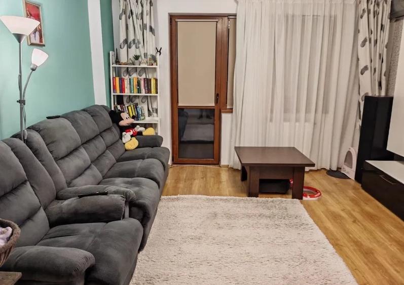 Apartament cu 3 camere decomandat, mobilat în Tractorul