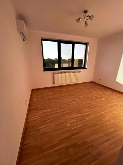 Casă individuală cu 5 camere cu Teren 500 Mp în Balotești