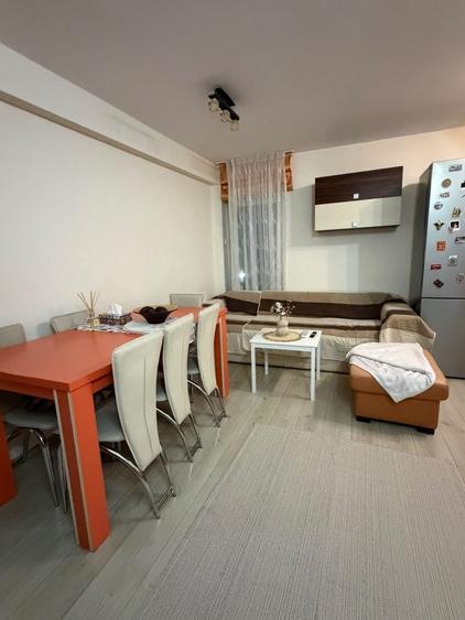 Apartament cu 3 camere decomandat în Florești