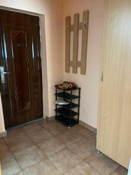 Vand garsoniera confort 1, 25m patrati, etaj 3/4, zona Radu Negru