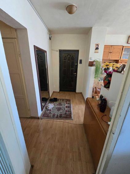Apartament cu 3 camere decomandat în Ostroveni