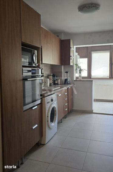 Apartament cu 4 camere semidecomandat în Crângași