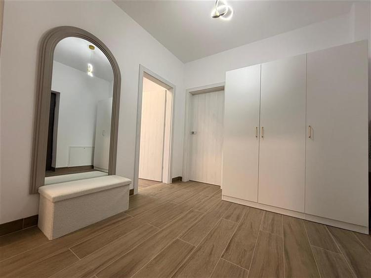 Apartament cu 3 camere decomandat, mobilat în Tractorul
