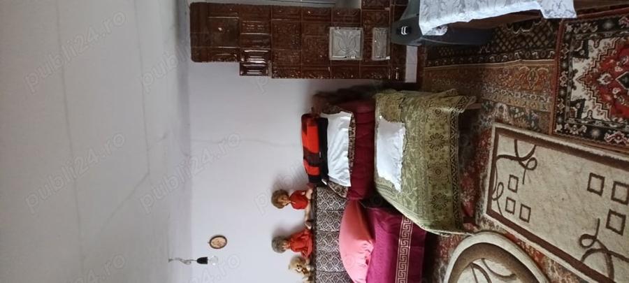 Casă cu 4 camere cu Teren 1184 Mp în Central