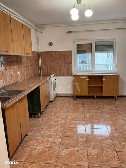 Apartament cu 3 camere decomandat în 13 Septembrie