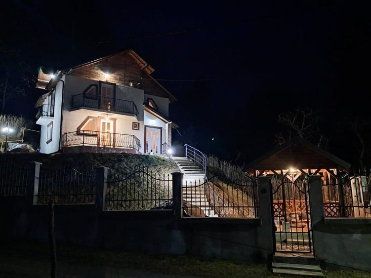 Casă individuală cu 4 camere cu Canalizare în Măgura (Bezdead)