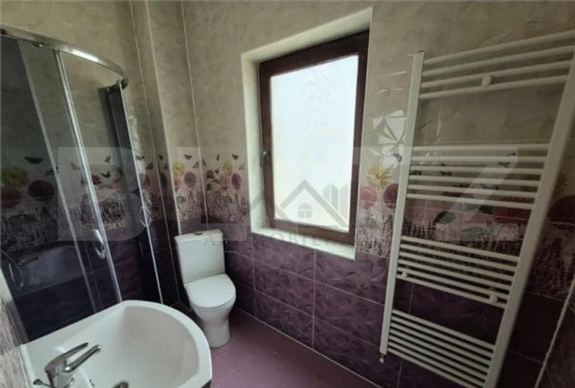 Casă individuală cu 5 camere cu Canalizare în Bucium