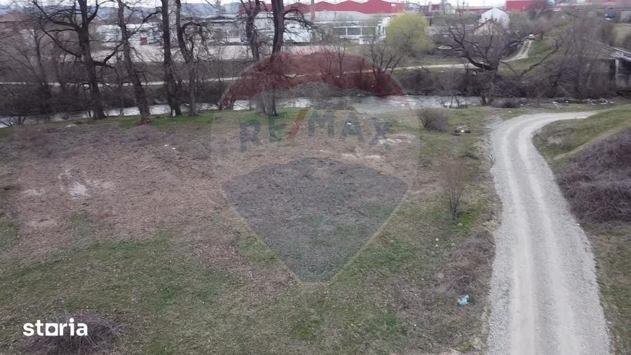 Teren de 2200 mp, în Central