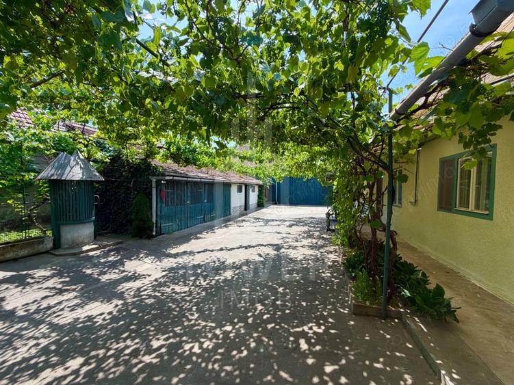 Casă cu 4 camere cu Teren 2300 Mp în Vest