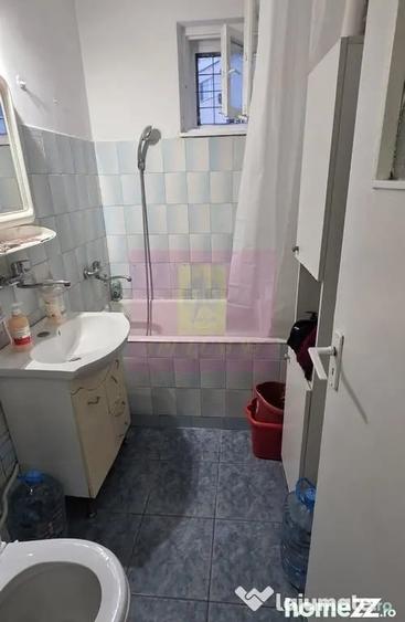 Apartament cu 3 camere decomandat în Piața Centrală