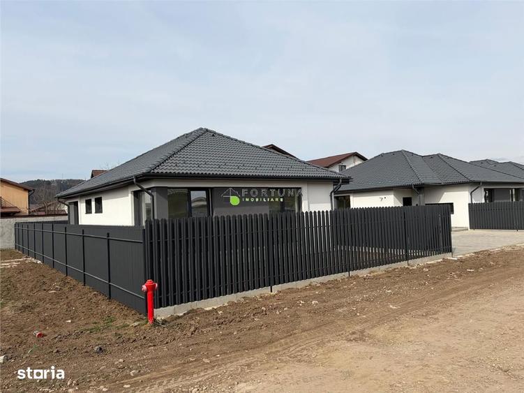 Casă cu 4 camere cu Teren 465 Mp în Sânpetru