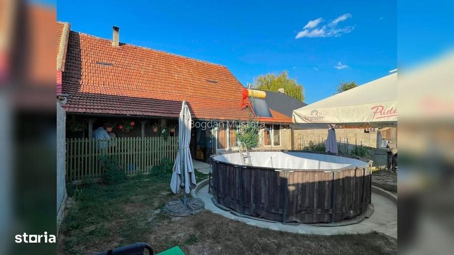 Casa rustica cu piscina,teren generos si potential excelent in Tarnova