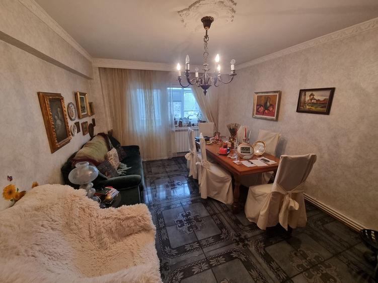 Apartament cu 4 camere decomandat, mobilat în Faleza Nord