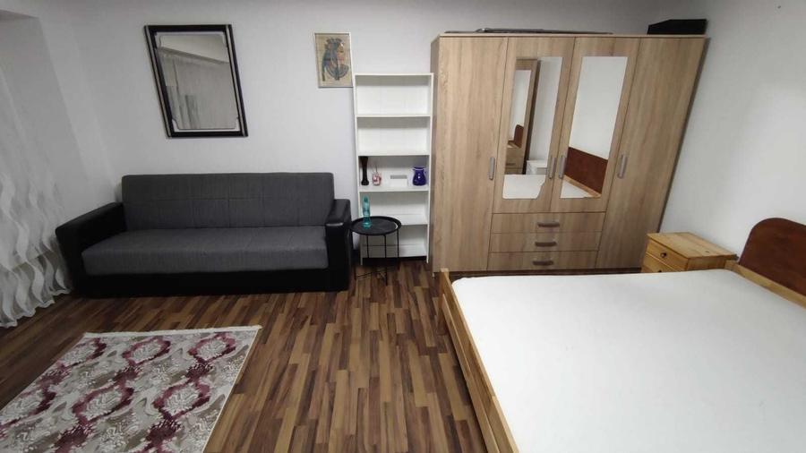 Garsonieră decomandată în Vărsătura